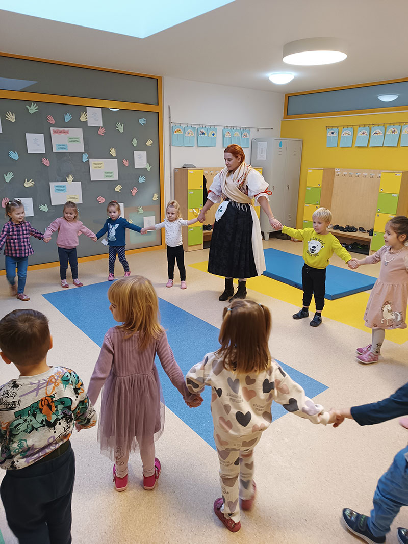 STUDENI U KAPLJICAMA - Kapljice